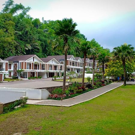 Zuri Resort Cipanas Пунсак Екстериор снимка