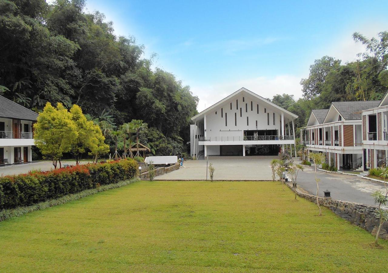 Zuri Resort Cipanas Пунсак Екстериор снимка