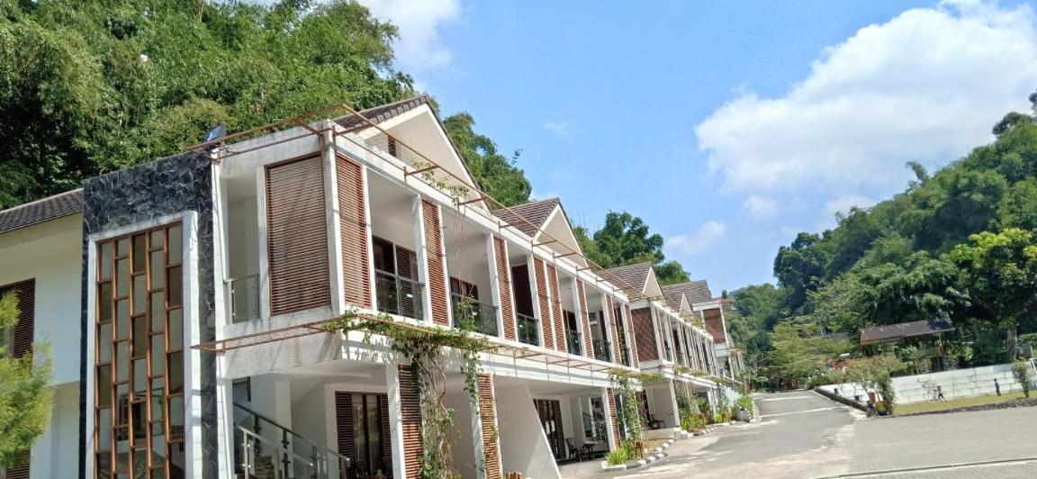 Zuri Resort Cipanas Пунсак Екстериор снимка